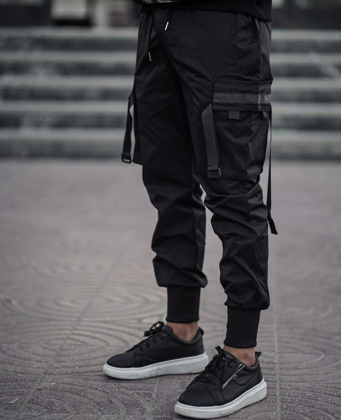 Niepce YE2032 matte black joggers, stylish sweatpants with a tapered fit, shown on a casual model.