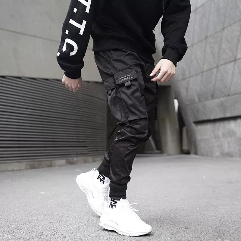 Niepce YE2032 matte black joggers, stylish sweatpants with a comfortable fit, shown in a close-up image highlighting the fabric details.