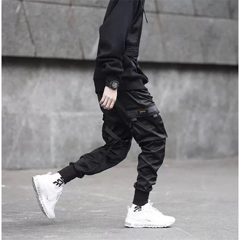 Niepce YE2032 matte black joggers, stylish sweatpants with a comfortable fit and modern design, shown in the product image.